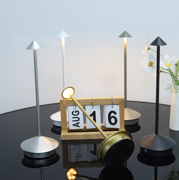 Mascarello High Quality Battery Restaurant Decor Luxury Hotel Portable Touch Retro Rechargeable Electroplating Gold LED Table Lamp 