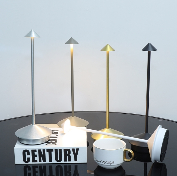 Mascarello High Quality Battery Restaurant Decor Luxury Hotel Portable Touch Retro Rechargeable Electroplating Gold LED Table Lamp 